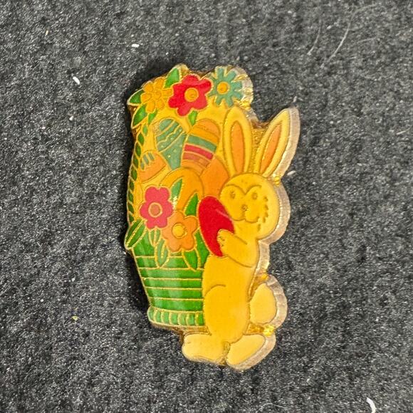 Vintage Easter Bunny  Enamel Lapel Pin Badge - Picture 1 of 3